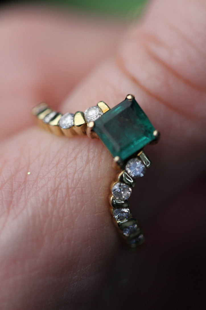 18K Yellow Gold Emerald & Diamond Band Ring